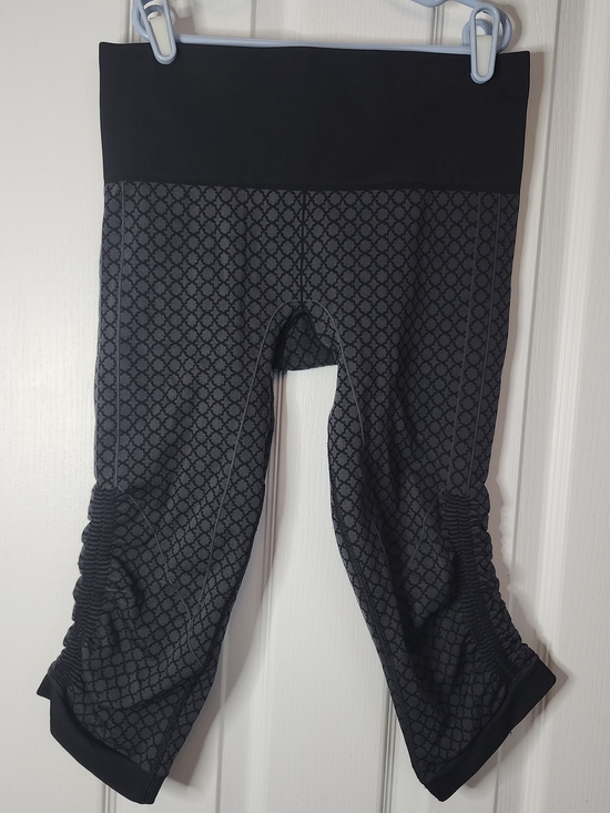 lululemon athletica Pants - Lululemon In The Flow Crop II Leggings Sz 8